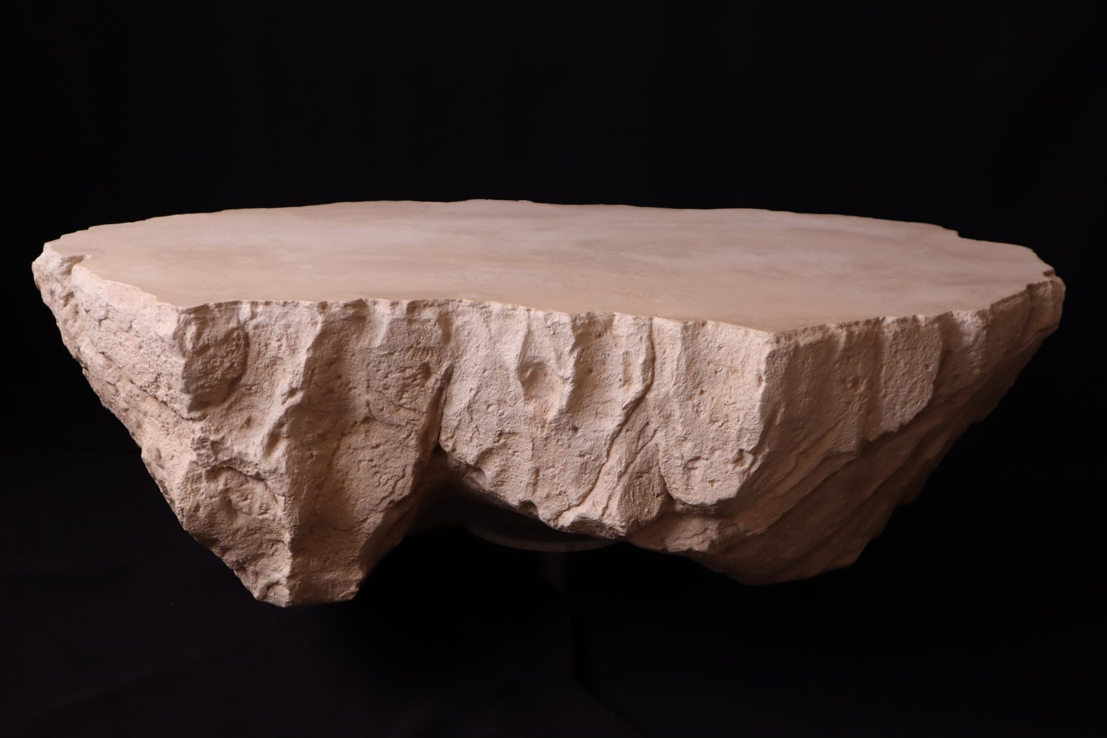 Table basse Travertin, effet roche calcaire sculptée à la main